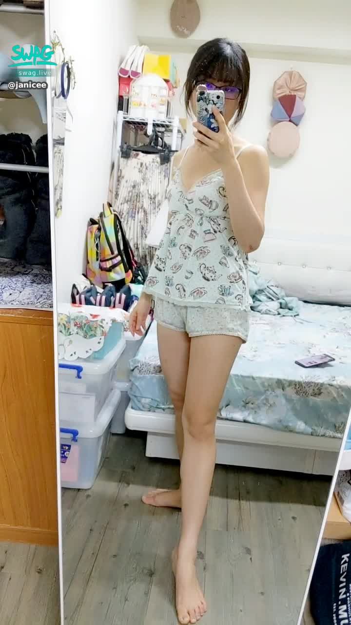 janicee : 變成長腿小姐姐惦惦腳♥️