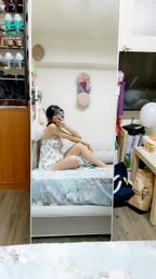 janicee : 三角構圖與俯身的小性感