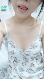 janicee : (舔)可愛的睡衣也能誘惑人嗎?
allure?