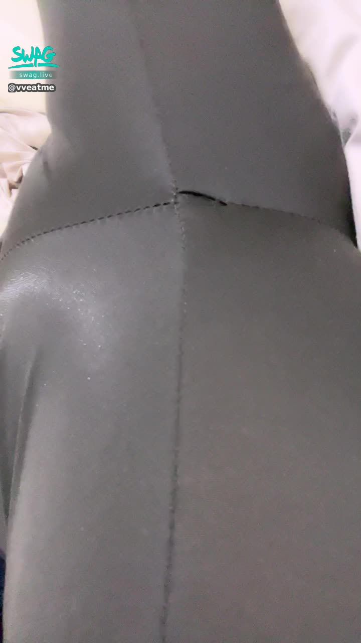v*****e : 回家發現褲子竟然在這麼色的地方破一個洞
快承認🤭是誰用意念把VV的褲子都頂破了
要是內褲也有洞不就插進去了...欸不是

還我一件褲子唷🥺但是這件送你啦🤪