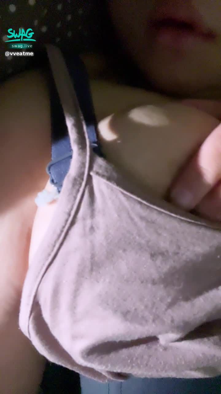 v*****e : 那我也只好自己玩起來了😳
有人要陪我一起玩嗎❤️
只等待一個真心愛我的哥哥😋