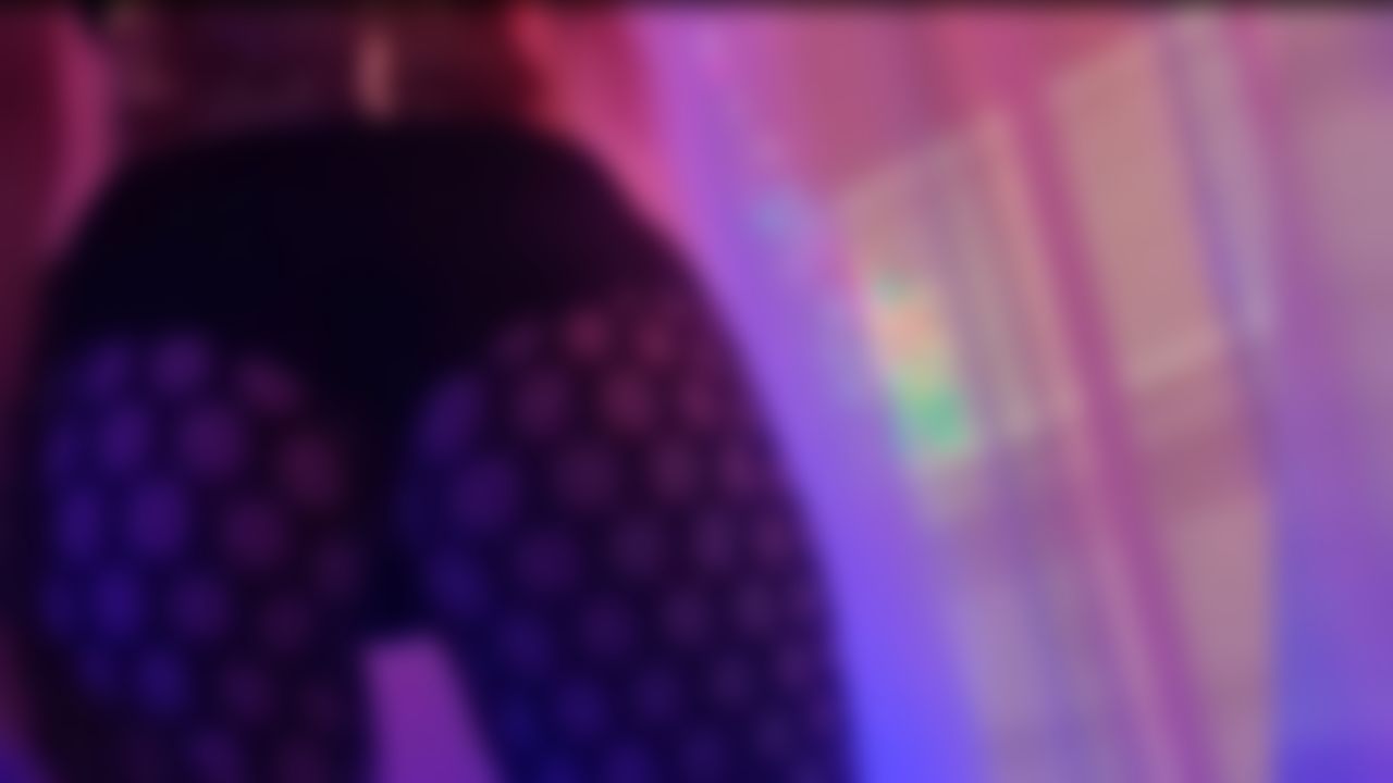  : Hot twerk dance 🍑 in fishnet tights 😍 tight ass like a nut 🌰 twerk dance and