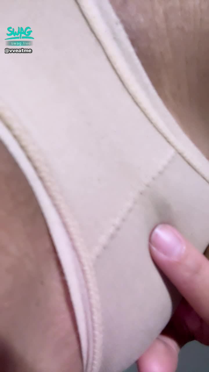  : Light colored underwear again today 😋
It's obvious when it's wet 💦
But V is intentional hee hee
Because I want my brother to see the little slut V's water is flowing every day 🤪

Then V was really never drunk by a dog 😳
Can someone who is very knowledgeable send me a private message and tell me about their experience?
wonder what it feels like 😳 tasty
Will the water be sprayed?
V is sensitive enough
I can't imagine what the sheets will be like 🤭