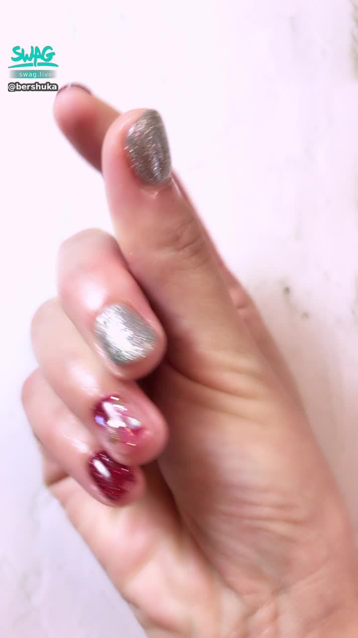 bershuka : 閃亮新指彩✨！謝謝粉絲寶貝贊助～💙
請期待我發私訊美美的影片送你呦！💋