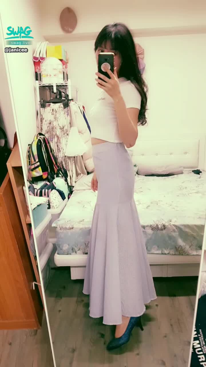 janicee : 短上衣配魚尾長裙，優雅外出服
elegance
#absofuckinlutely