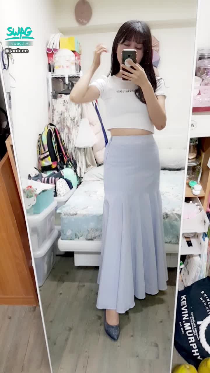 janicee : 淺色衣物好容易透出內衣褲的痕跡
短上衣配魚尾長裙，優雅外出服
elegance
#absofuckinlutely
