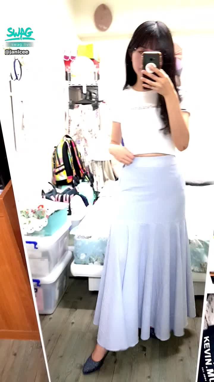janicee : 隨著音樂搖擺，短上衣與魚尾長裙，優雅外出服
elegance
#absofuckinlutely