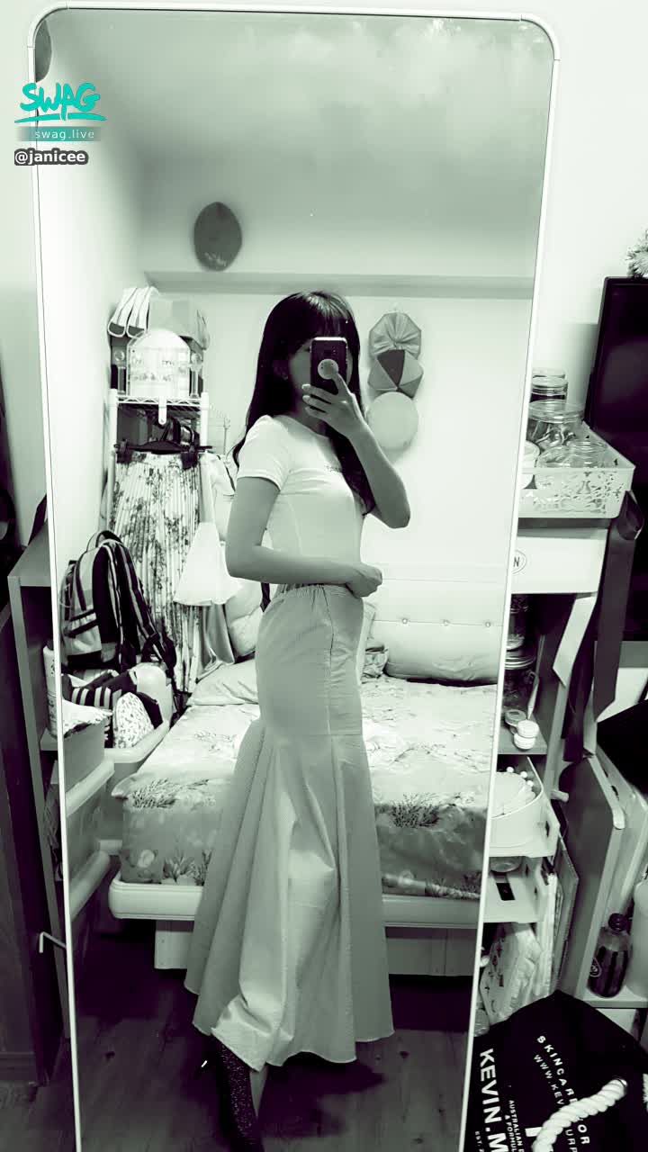 janicee : 華麗的裙擺☆
短上衣配魚尾長裙，優雅外出服
elegance
#absofuckinlutely