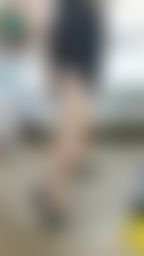 janicee : 大腿側的開叉衩與扣環,搭配刺青貼紙
白色T shirt隱約透出內衣的顏色
如果你的秘書穿成這樣,你會…?
這樣的迷你裙夠誘人嗎?
if I were your secretary...