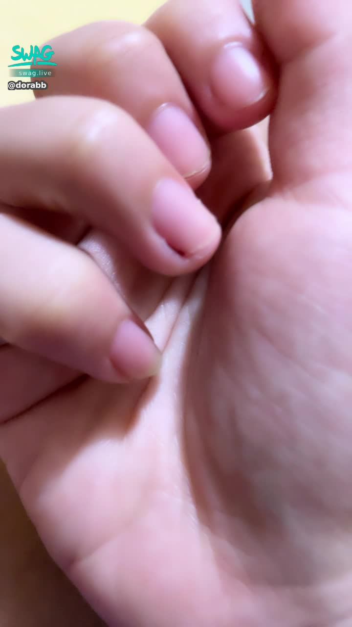 d****b : 連手指都流血⋯😅