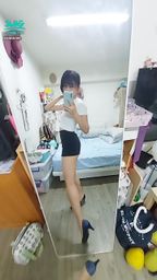 janicee : 彈力微笑線♥️
新手機的鏡頭拍起來未免太廣角了吧(汗)
