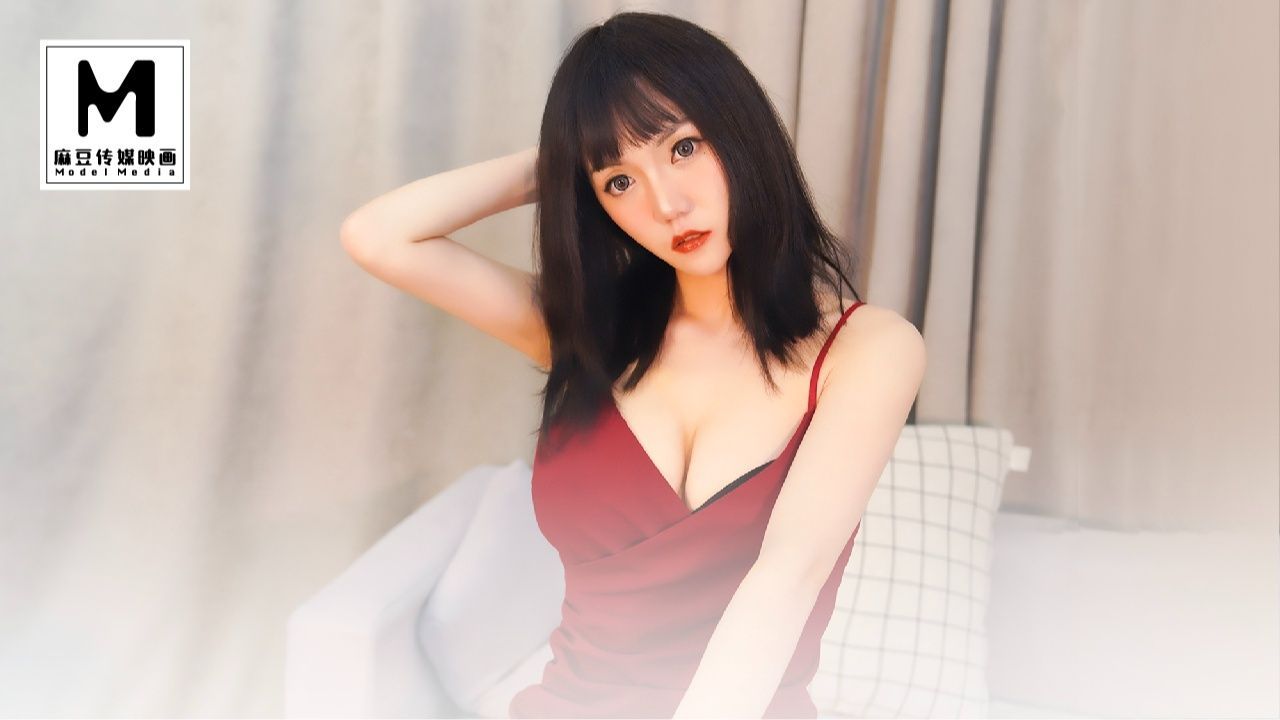 modelmedia : 擁有戀愛輔助器一次解鎖女神當前的各種屬性值，
讓你對於女人的活力、體力、魅力、心情都瞭若指掌！
有了出品的「戀愛輔助器」，幫助你一步一步接近女神，一舉擄獲女神芳心！

#麻豆AV #麻豆傳媒線上看