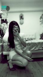 janicee : 透出內衣顏色的貼身白短T,黑白照
夏日清涼裝扮☄️☄️☄️🐾
summer time