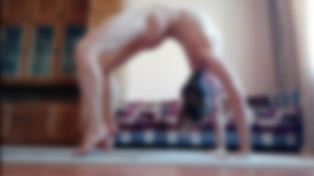 lessikitty : nude stretching 😍🔥🔥🔥