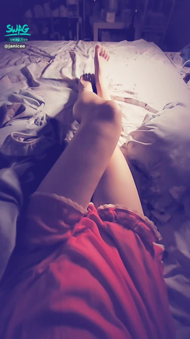 janicee : 打完疫苗每天都覺得好睏，而且耳石鬆脫還復發，每天在家休息好久…ಥ_ಥ
前天丟垃圾時不小心把鑰匙一起丟進去，還好隔天早上要出門，所以清潔人員還沒把垃圾清掉（汗）
(｡•́︿•̀｡)