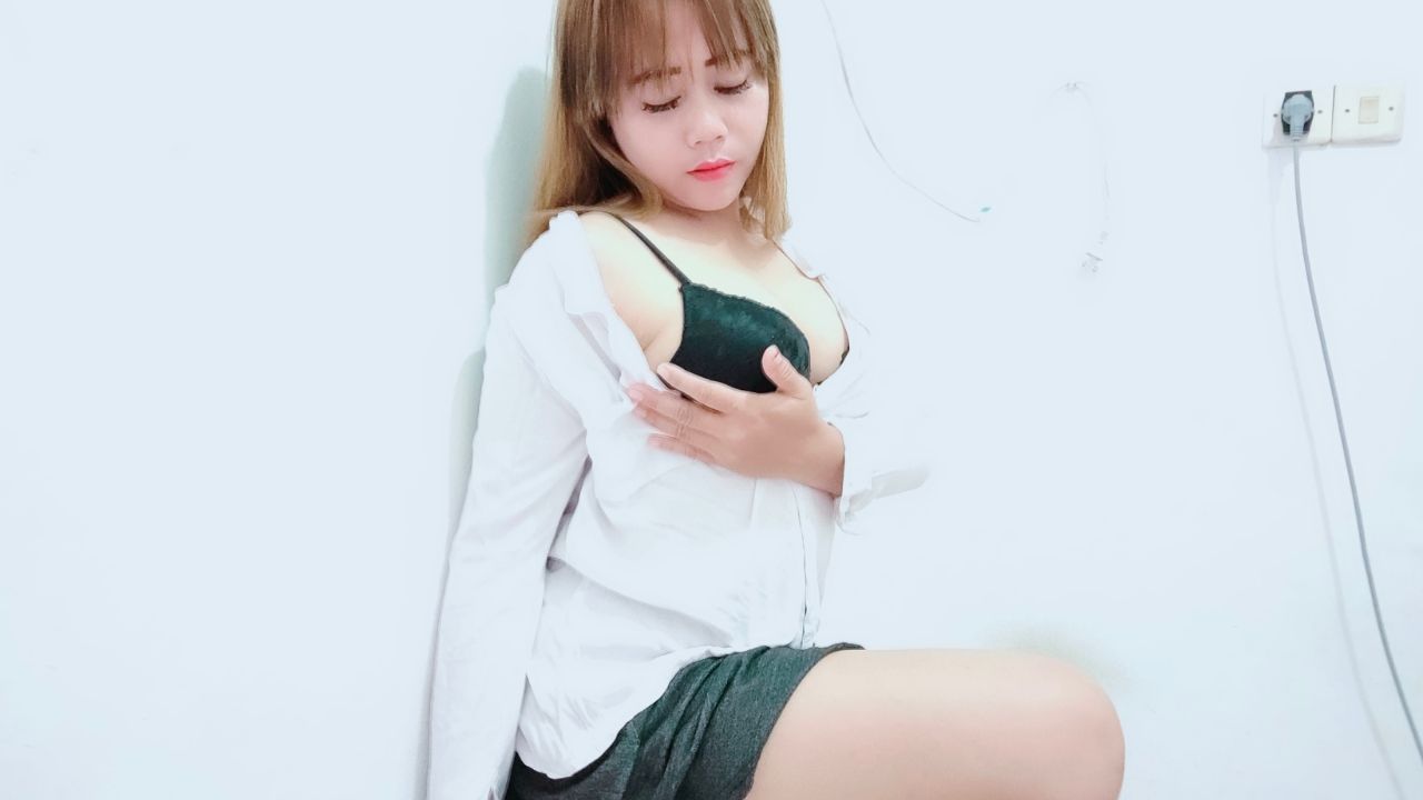 zeefara : naughty student 😯