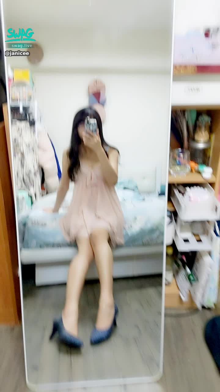janicee : 新買的的內衣效果真好💘，配上可愛的睡衣
為什麼最近蝦皮一直有人私訊要買原味衣呢？