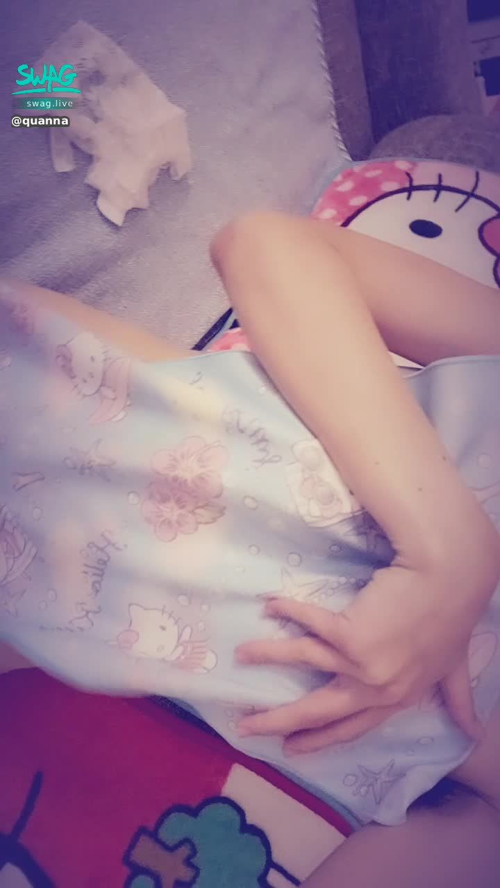quanna : 謝謝粉絲送的禮物🥰🥰🥰是我喜歡的水藍色+hello kitty呢💕💕💕
