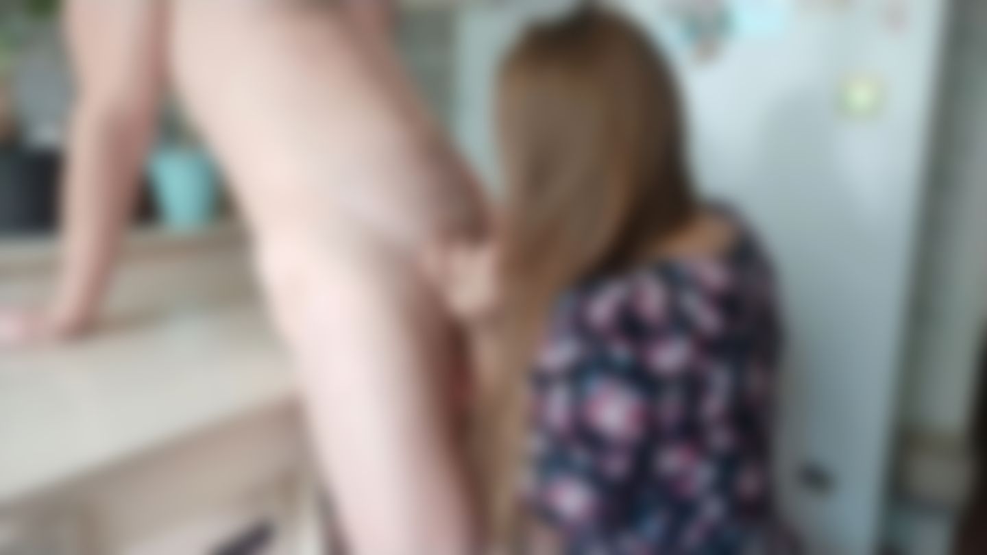 lilybarby : She sucked a dick and was passionately fucked on the table