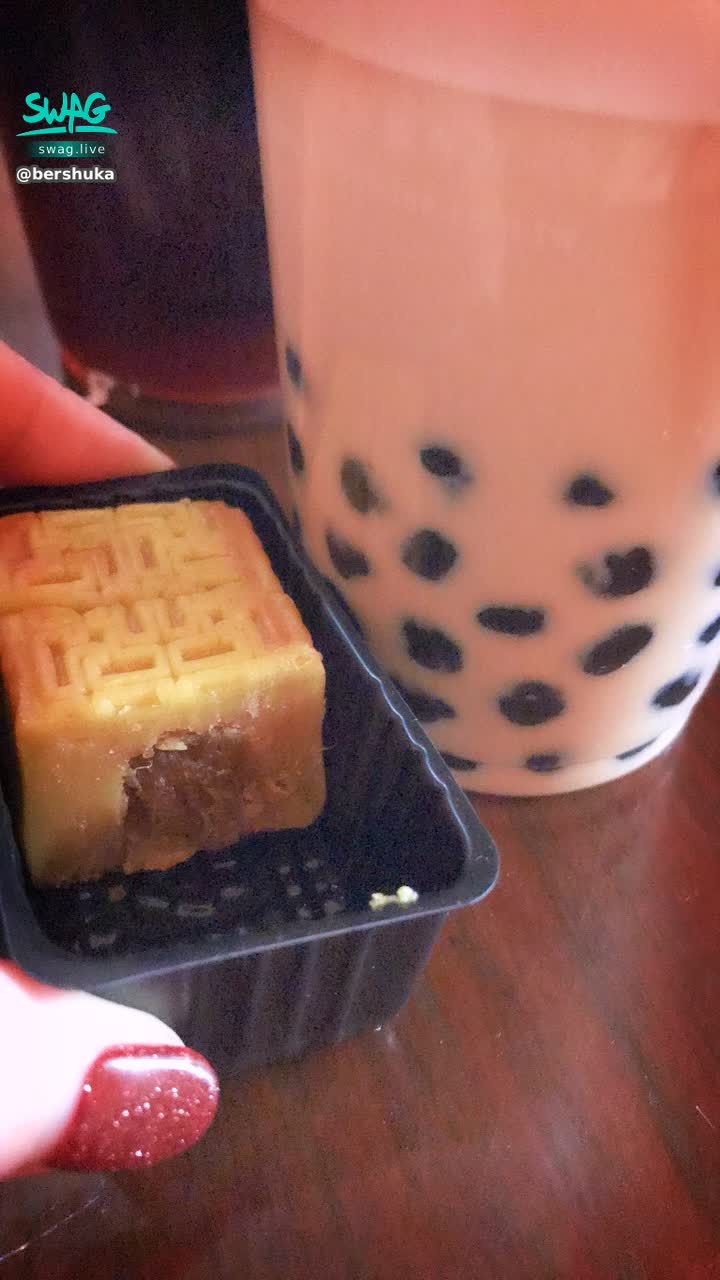  : Jane milk 🧋 With moon cake 🥮
😆😆😆😆😆
Happy Mid-Autumn Festival, babies~~!