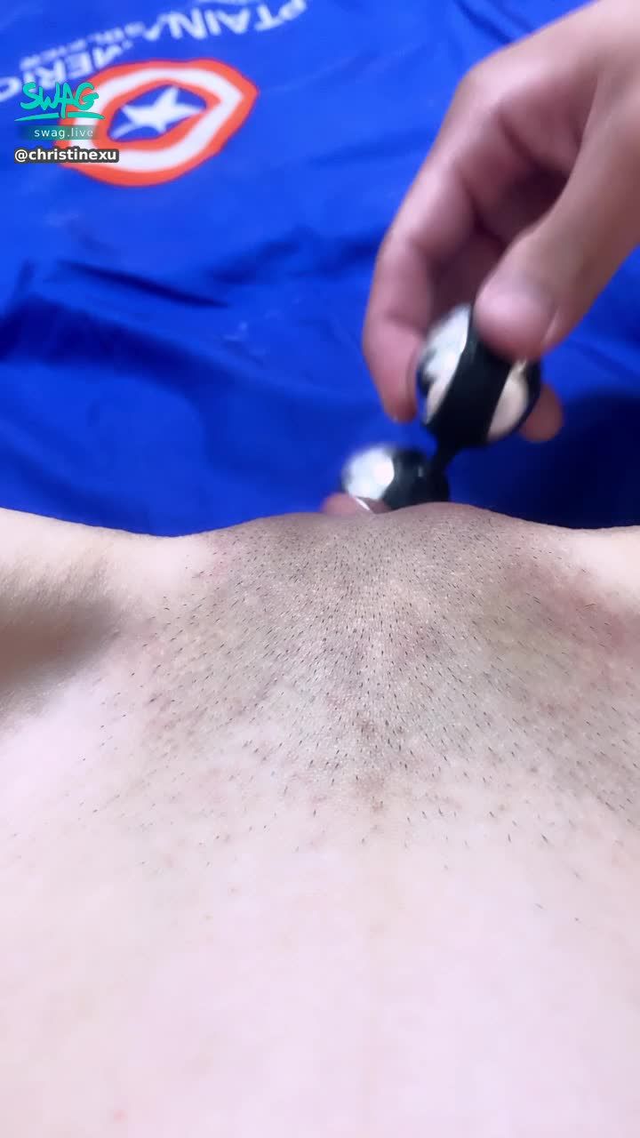 c*********u : 老師在上課人家在聰明球球 好刺激ㄛ🤤
哥哥們快來私訊人家 猜猜人家讀哪裡呀～
