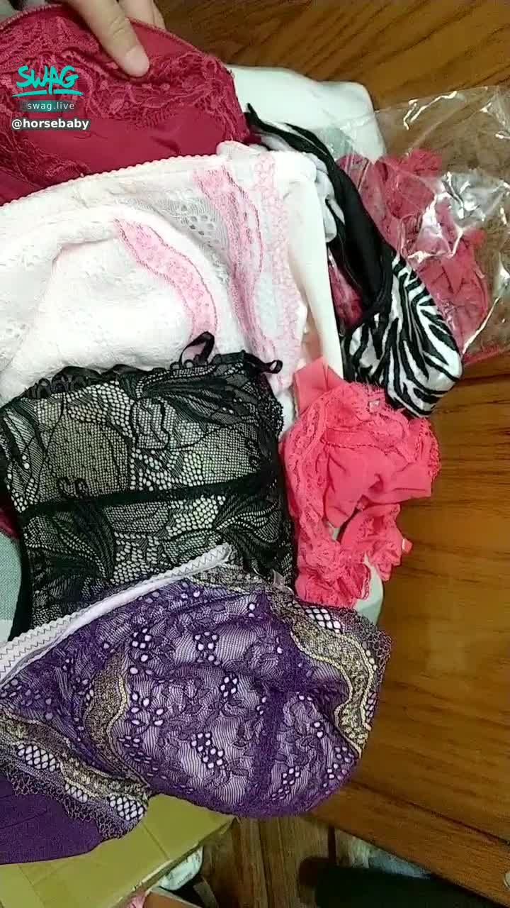  : Wait a minute and choose which one I wear looks better 😍
7 pieces in total~
I will wear it again for you to see, remember to private message me and tell me that you love that one 🤗