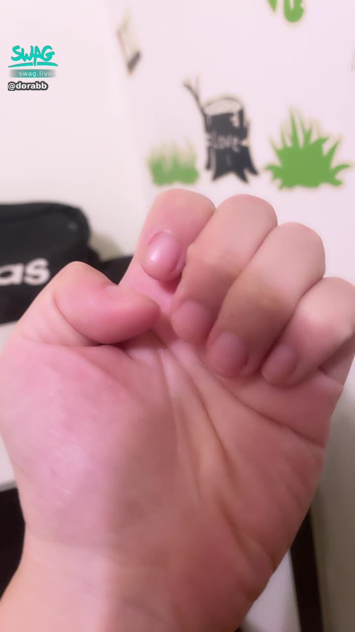 d****b : 沒有指甲就是甜不辣