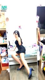 janicee : 穿上高跟鞋👀儀式感黑色洋裝💜💜
細肩帶、高跟鞋、鎖骨、低胸💋
後面粉紅色的是炮機💛
black dress🐩🐩