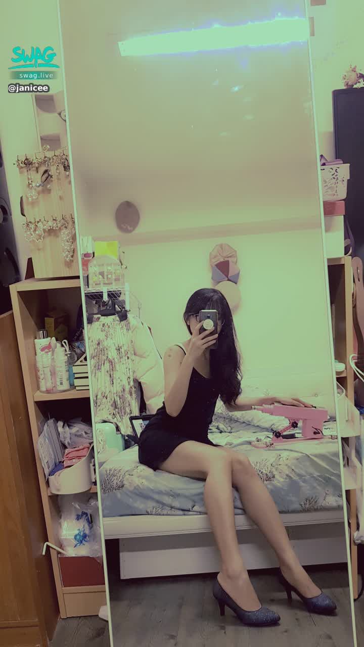 janicee : 儀式感黑色洋裝與我的炮機💜💜
細肩帶、高跟鞋、鎖骨、低胸💋💛
black dress🐩🐩
