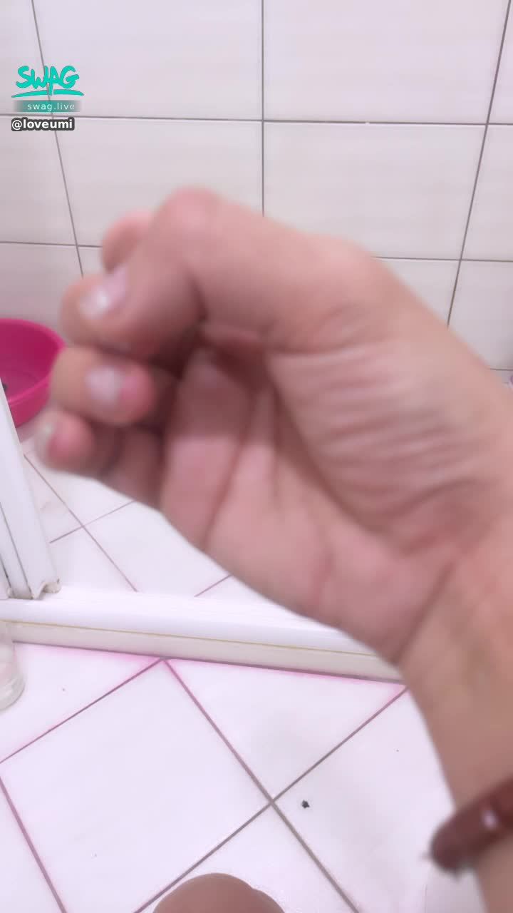 loveumi : 用做指甲的手手幫哥哥打硬硬