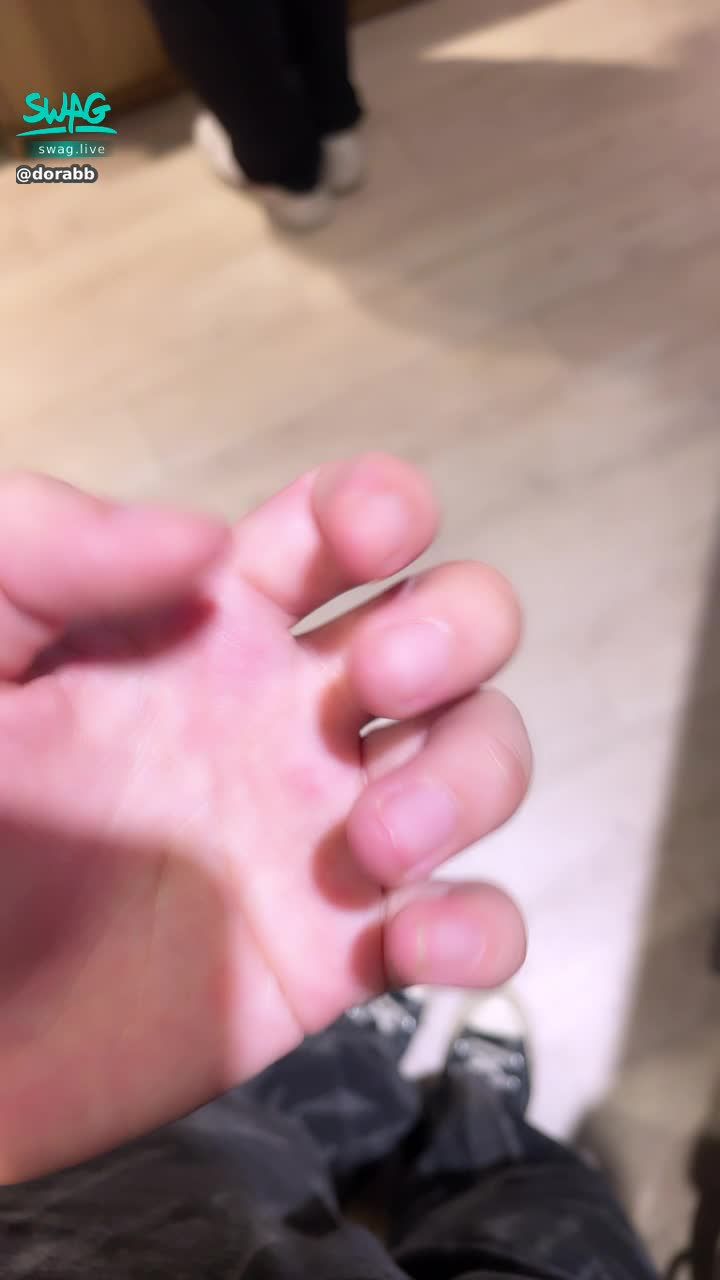 d****b : 上班上到指甲掉光光 好醜⋯