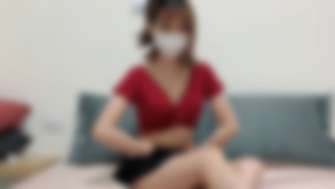 sexyemily : 小惡魔來臨 不給糖就慰慰😈