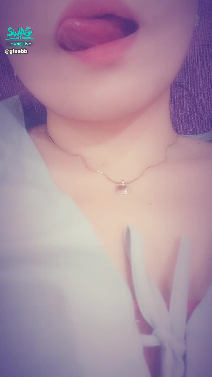 ginabb : 一個人在家~忽然好想要~好想要舔棒棒！好想愛愛喔～怎麼辦~難受😖😖😖