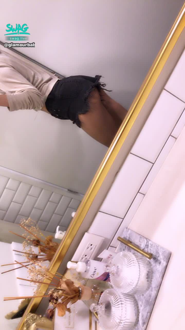 glamourbaby : J個屁股蛋走在路上會不會太過份？👀👀👀