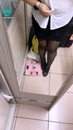 p*********e : 嘗試高跟鞋👠
還有黑絲襪
