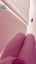 sexyivyivy : 深夜的運動試著要做的嗎😜😜😜
你想躺我下面
還是在我上面😈😈😈