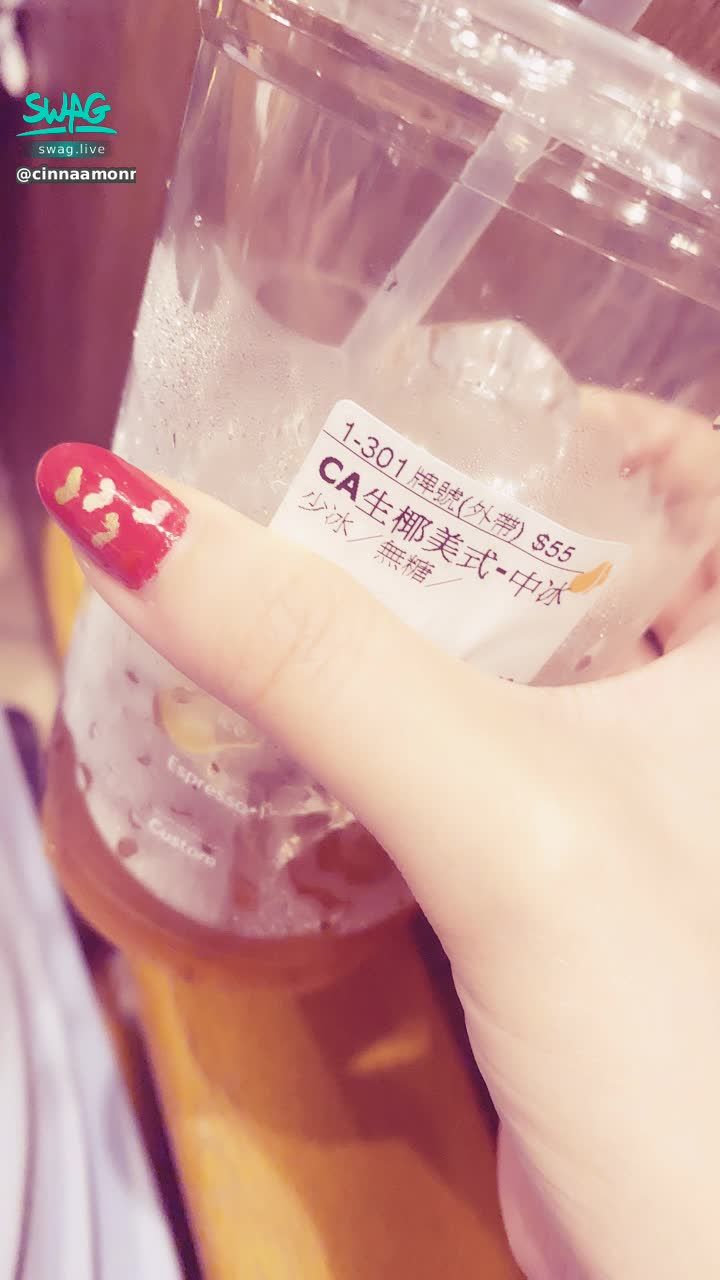  : favorite recently 🥰 But it seems to be too cold for girls 😥 But I still can't help but want to drink 🤦🏻‍♀️