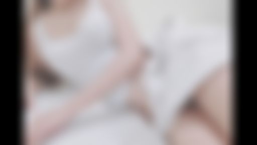 ponybabyy : 夜深人静。。洗澡好准备休息
可是安耐不住 脑子里浮现很多画面 开着A片 不知不觉下体潮水涌现..整个湿掉了💦💦💦
