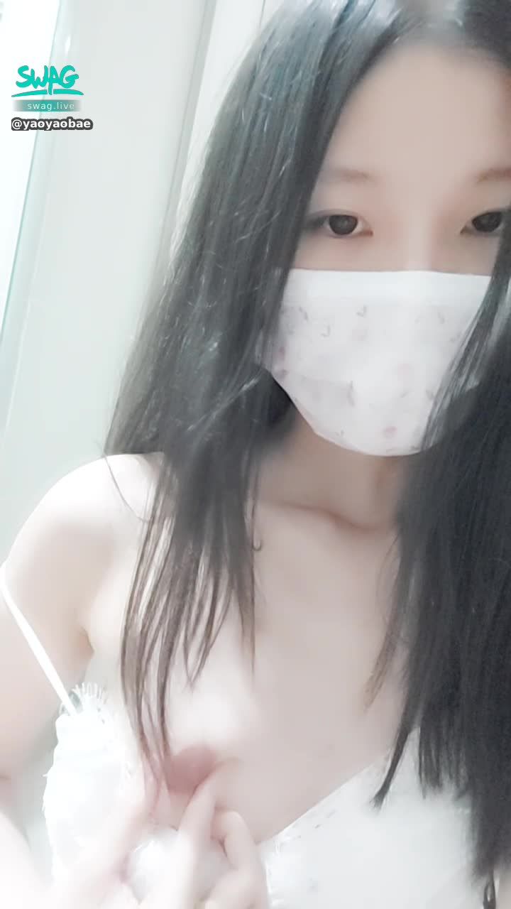  : 想被哥哥舔奶頭了👅💦哥哥可以舔舔人家嗎