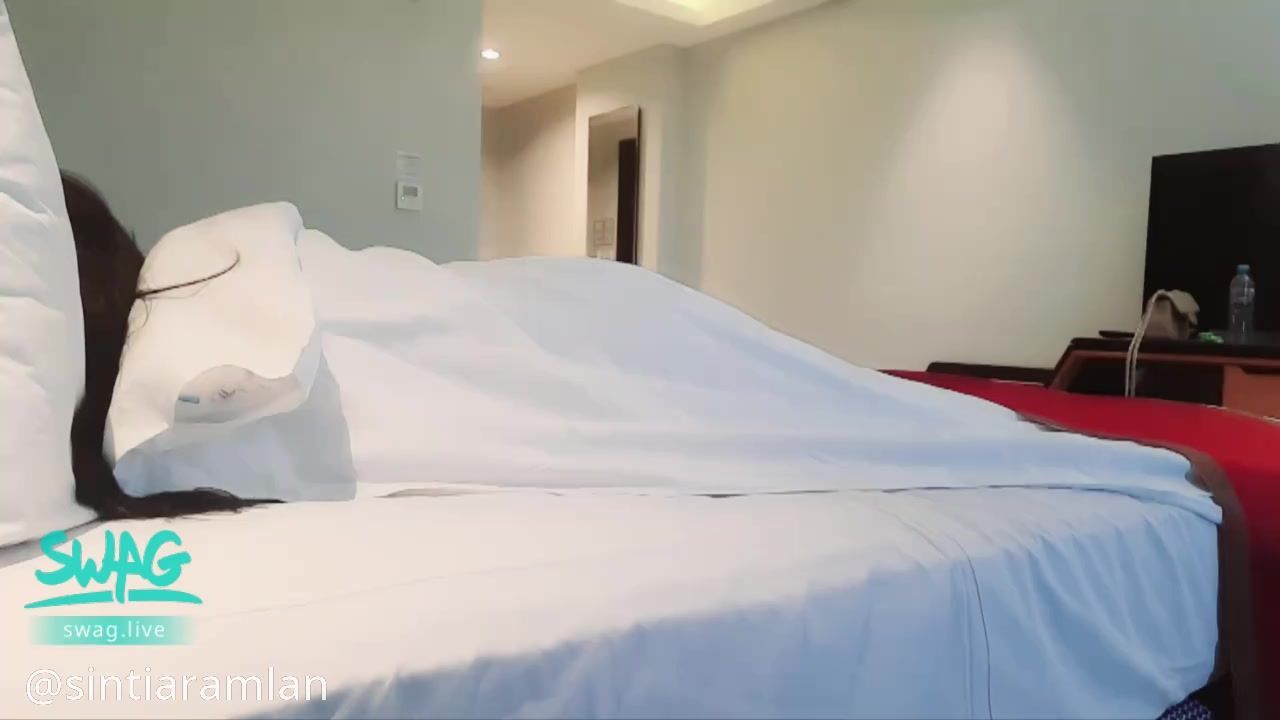 sintiaramlan : Naked girl in hotel room💦💦 auuummm argh