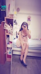 janicee : 坐在床邊,默默腿,露出腳趾與腳底板💘
低頭時窺見深V線條💚
粉紅色的🎀睡衣💋露出裡面的內衣💛
pink sleep wear💙
這幾天忙到不行😥