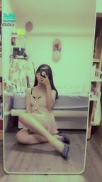 janicee : 地板運動👠
瘀青何時才要退呢?🤣
粉色🎀睡衣,包不住內衣,低頭時窺見溝影😈
pink sleep wear💙