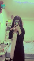 janicee : 解開長外套,露出低胸睡衣😈😈
粉色🎀睡衣,低胸的領口包不住內衣,溝影畢現💘💘
pink sleep wear💙