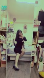 janicee : 想看解開外套的樣子嗎?😈靜照😈
粉色🎀睡衣,低胸的領口包不住內衣,溝影畢現💘💘
pink sleep wear💙