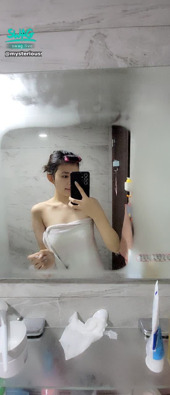 m***********s : 哈囉晚上好呦 桃桃給你們請安🍑
今天剛加入～有腿控哥哥嗎♥️
那上一篇一定要收藏🔓
解鎖的哥哥可以來私訊我看更多長腿照唷😊