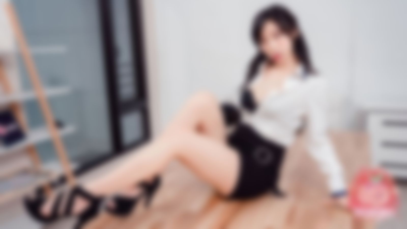 peachmedia : 淫亂 OL 糖糖辦公室自慰被撞見
演變成 7P 亂肏雜交性愛趴
6 根巨屌圍繞，淫亂 OL 糖糖爽到高潮升天