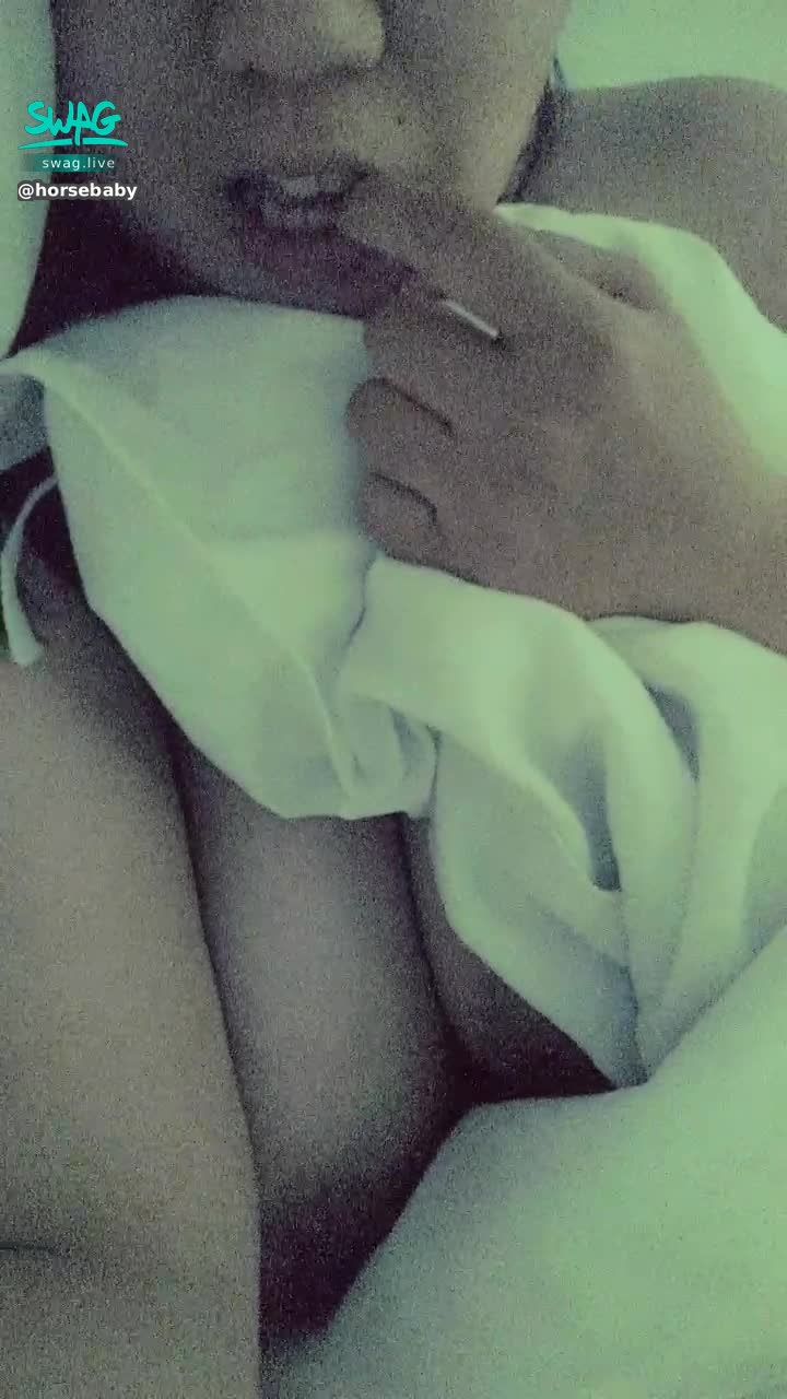  : What is Nana doing? 😈 tell you secretly 😎 If you turn on the sound, you will hear the little slut Nana lying on the bed and tired the baby next to him to the point of snoring. 😁