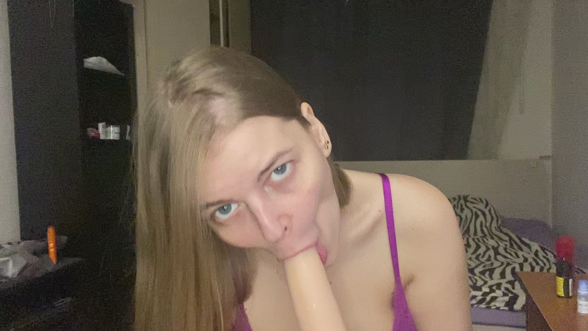 m*****a : play with dildo 😘💋💋