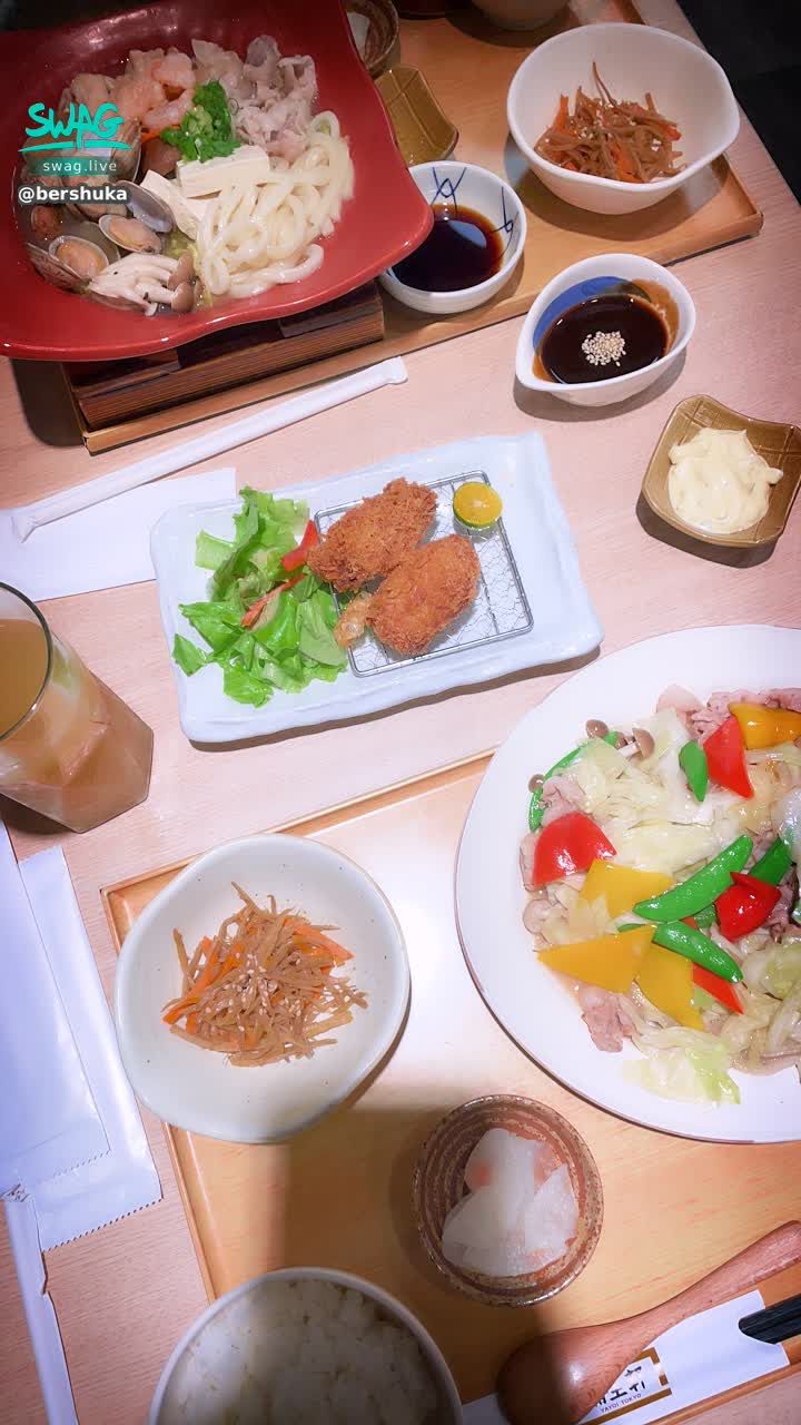 bershuka : 終於有機會可以好好坐下來吃一頓飯了💗
大家晚上吃什麼呢？