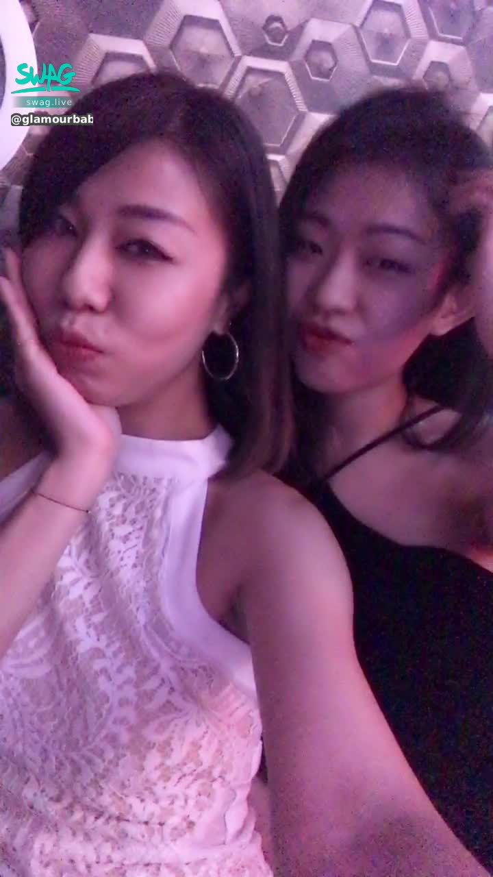 glamourbaby : 🍑好久沒被親親了💋